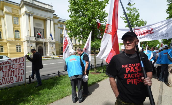 Manifestacja rolników pod siedzibą Kancelarii Premiera, fot. PAP / Radek Pietruszka