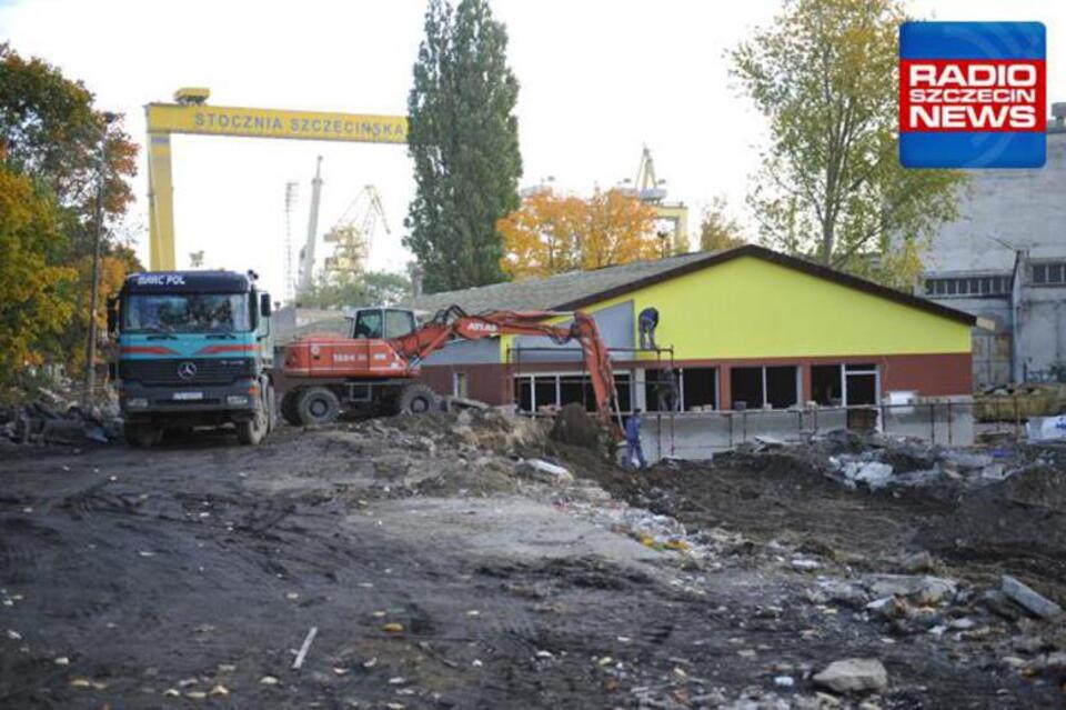 Budowa dyskontu na terenie zamkniętej Stoczni Szczecińskiej, rok 2012