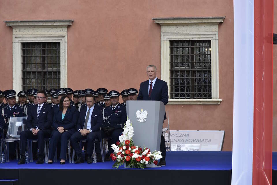 Tomasz Siemoniak przemawia podczas Święta Policji w Warszawie / autor: Fratria