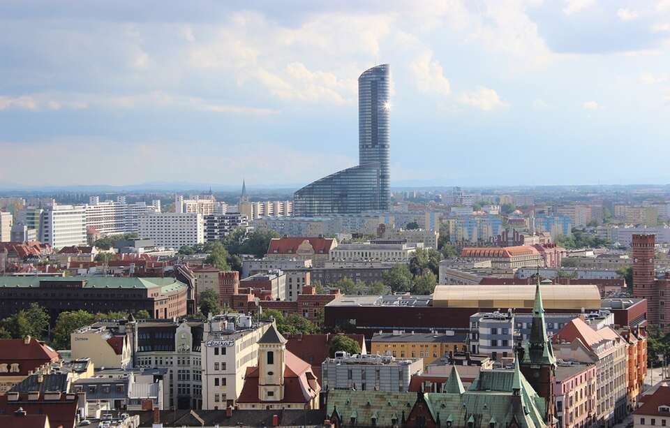 Ewakuacja we wrocławskim Sky Tower! Przyczyną zadymienie