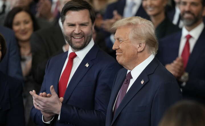 Prezydent USA Donald Trump (P) i wiceprezydent JD Vance złożyli przysięgę prezydencką w Waszyngtonie / autor: PAP/EPA/JULIA DEMAREE NIKHINSON