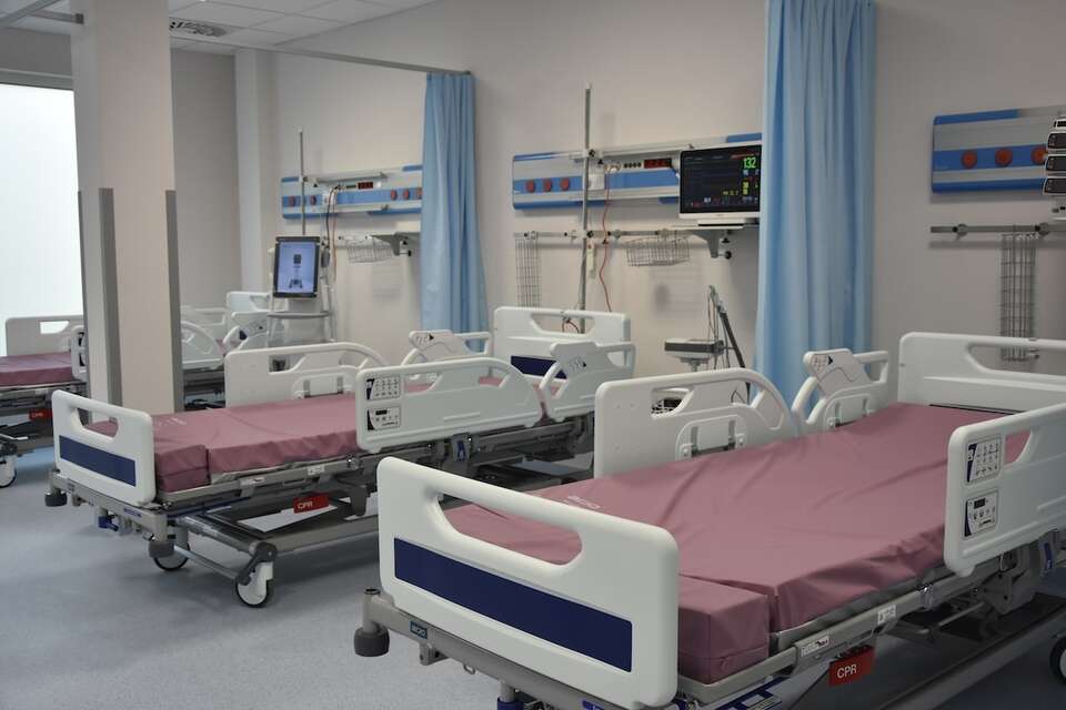 Nawet 26 tys. zł na godzinę i ponad 300 tys. zł dniówki - na tyle spółka neurochirurgów działająca na terenie kilku województw mogła wystawiać rachunki szpitalom. / autor: Fratria