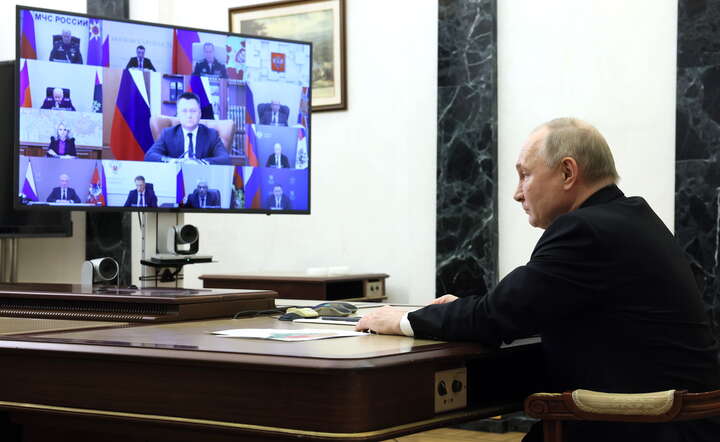 Putin podczas spotkania ze sztabem kryzysowym / autor: PAP/EPA/MIKHAIL METZEL/SPUTNIK/KREMLIN POOL