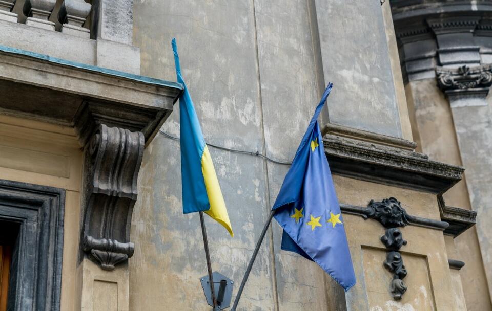 Zdjęcie ilustracyjne/ Flagi Ukrainy i UE / autor: Fratria 