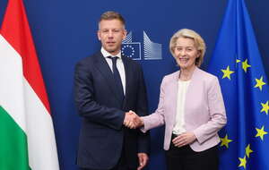 Peter Magyar i Ursula von der Leyen przed spotkaniem w siedzibie Komisji Europejskiej w Brukseli w Belgii / autor: PAP/EPA
