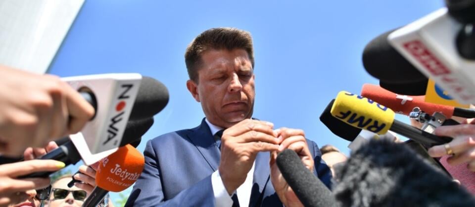 Ryszard Petru odpina wpinkę Nowoczesnej / autor: PAP/Jacek Turczyk