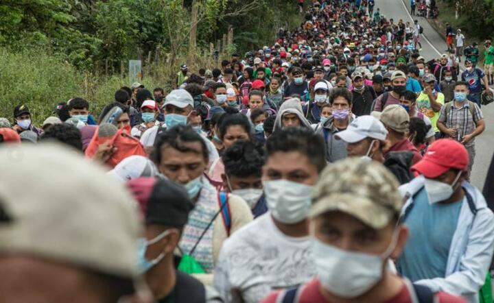Migranci z Ameryki Środkowej / autor: PAP/EPA/ESTEBAN BIBA 