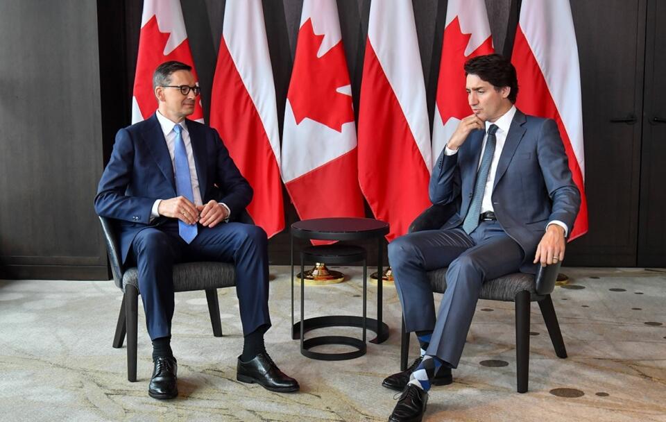 Premier Mateusz Morawiecki podczas spotkania z szefem rządu Kanady Justinem Trudeau / autor: PAP/Andrzej Lange