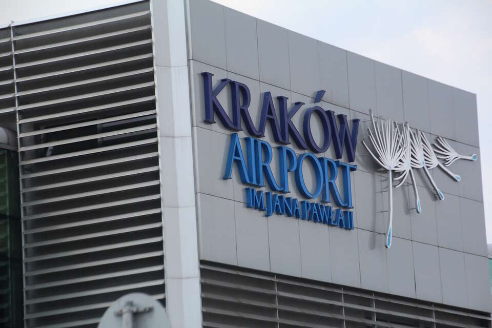 Krakowski port lotniczy przekazał na Facebooku, że do Katowic przekierowane są rejsy m.in. z: Helsinek, Pafos, Malty, Marsylii, Rzymu, Sztokholmu, Londynu, Frankfurtu. / autor: Fratria