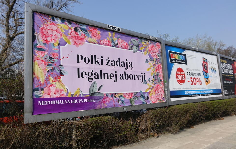 Polityczne hasła są jak billboardy. Szybko znikają / autor: Fratria