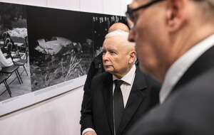 Prezes PiS Jarosław Kaczyński na otwarciu wystawy pt. „Katyń 1940 - Smoleńsk 2010. Anatomia kłamstwa” w Muzeum Miejskim w Jastrzębiu-Zdroju / autor: PAP/Jarek Praszkiewicz