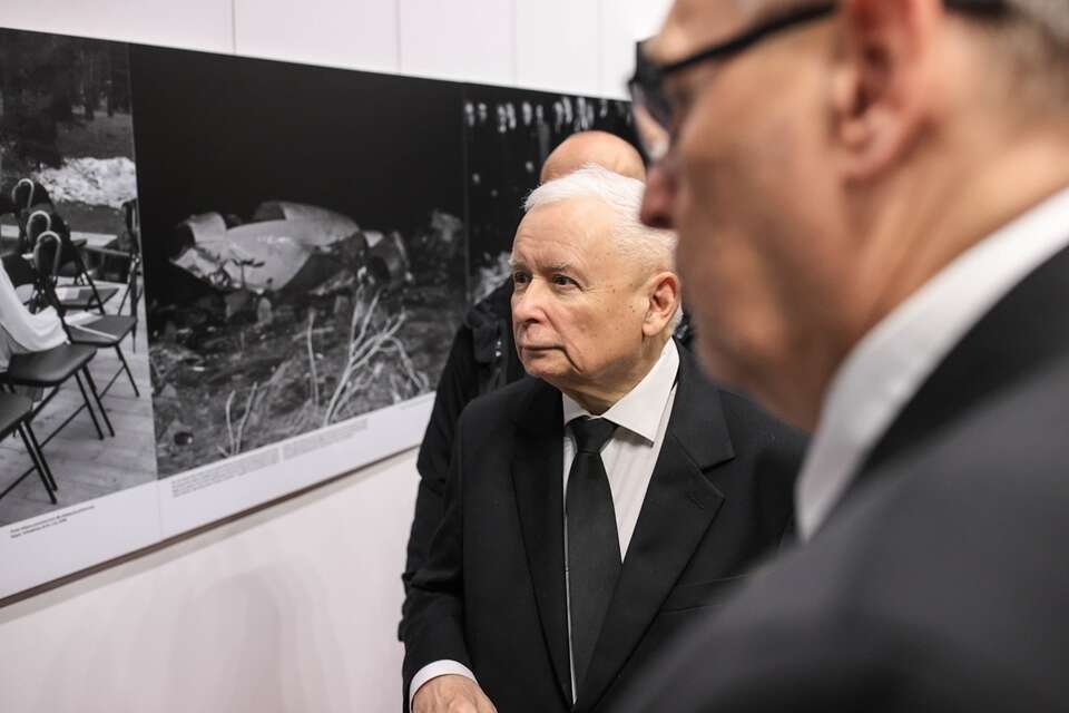 Prezes PiS Jarosław Kaczyński na otwarciu wystawy pt. „Katyń 1940 - Smoleńsk 2010. Anatomia kłamstwa” w Muzeum Miejskim w Jastrzębiu-Zdroju / autor: PAP/Jarek Praszkiewicz