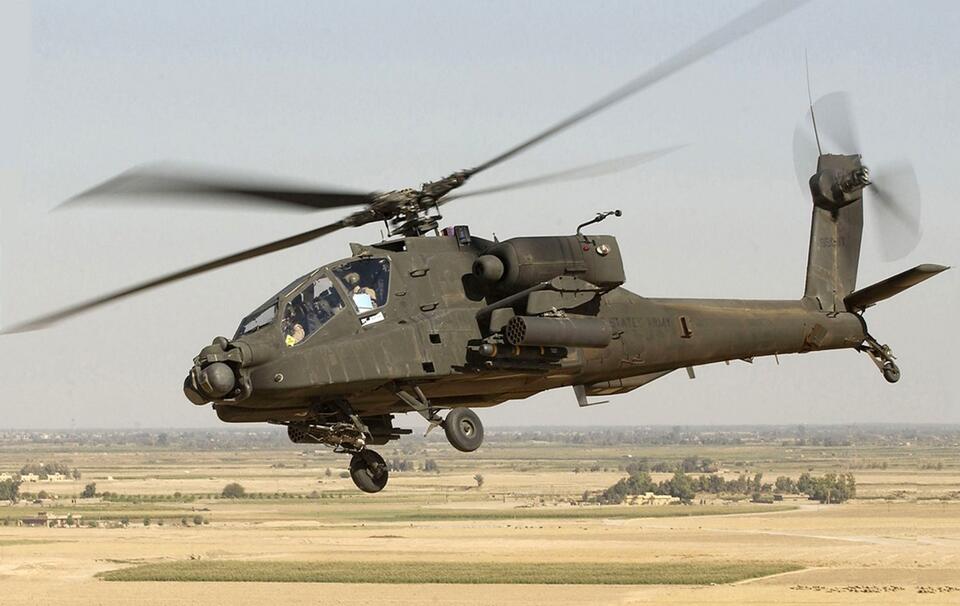 Śmigłowiec Apache / autor: "Photo Courtesy of U.S. Army" - by Tech. Sgt. Andy Dunaway, Public domain, via Wikimedia Commons