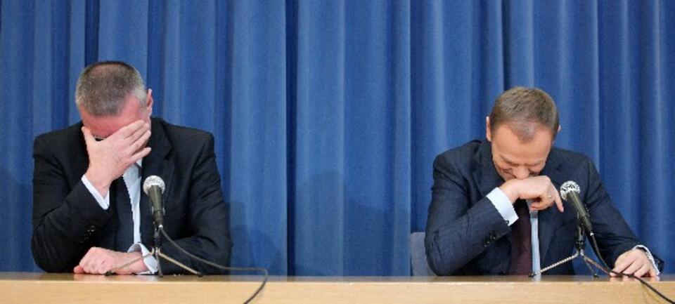 Premier Donald Tusk i rzecznik rządu Paweł Graś zachęcają Polaków do walki z kryzysem demograficznym w swoich sypialniach