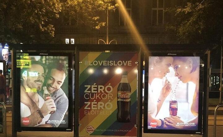 Reklamy, które wywieszono między innymi w Budapeszcie budzą kontrowersje / autor: autor: Twitter Max Dunat