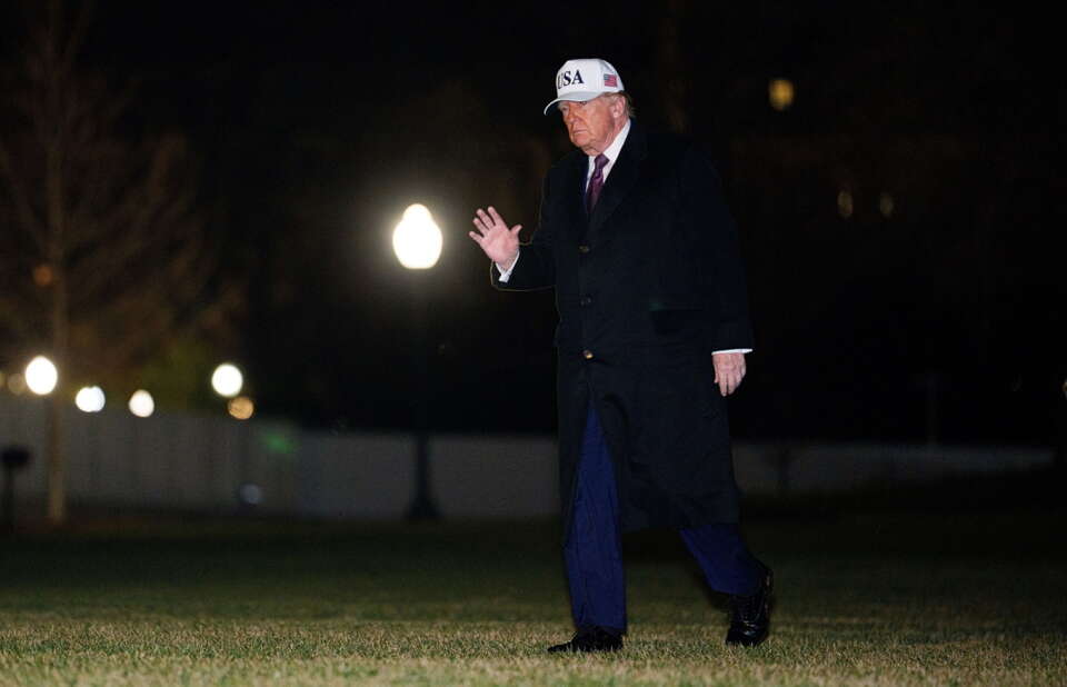 Donald Trump grozi atakiem na Iran / autor: PAP/EPA