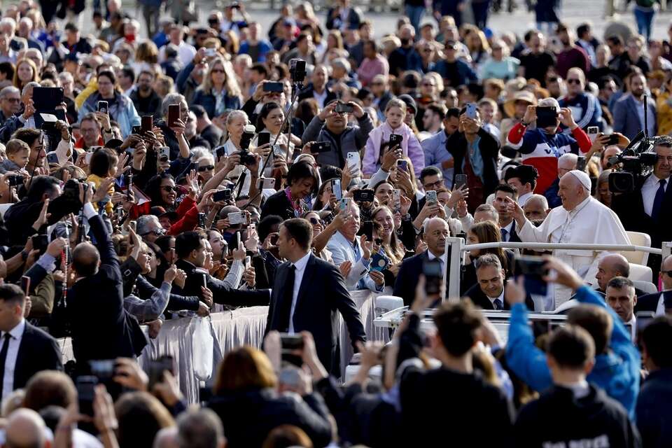 Papież Franciszek w trakcie audiencji generalnej / autor: PAP/EPA/FABIO FRUSTACI