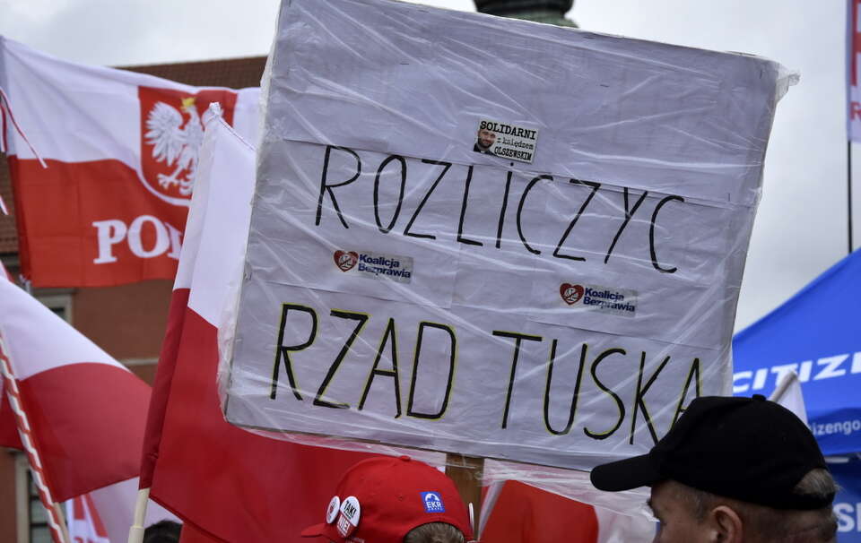 „Po trupach do celu”. Analiza strategii politycznej Tuska