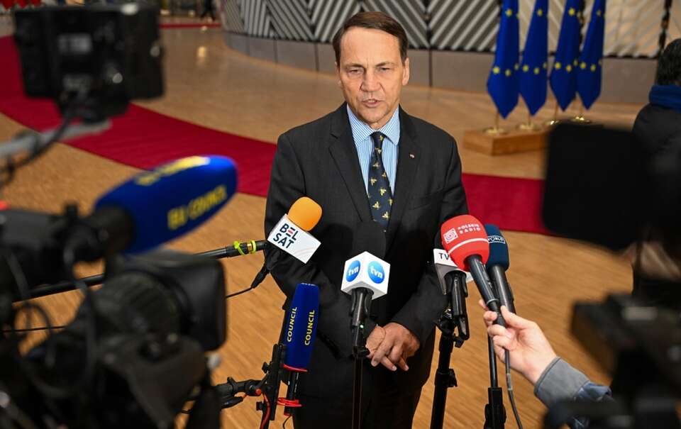 Sikorski: Przekażemy 100 mln dolarów na broń dla Ukrainy