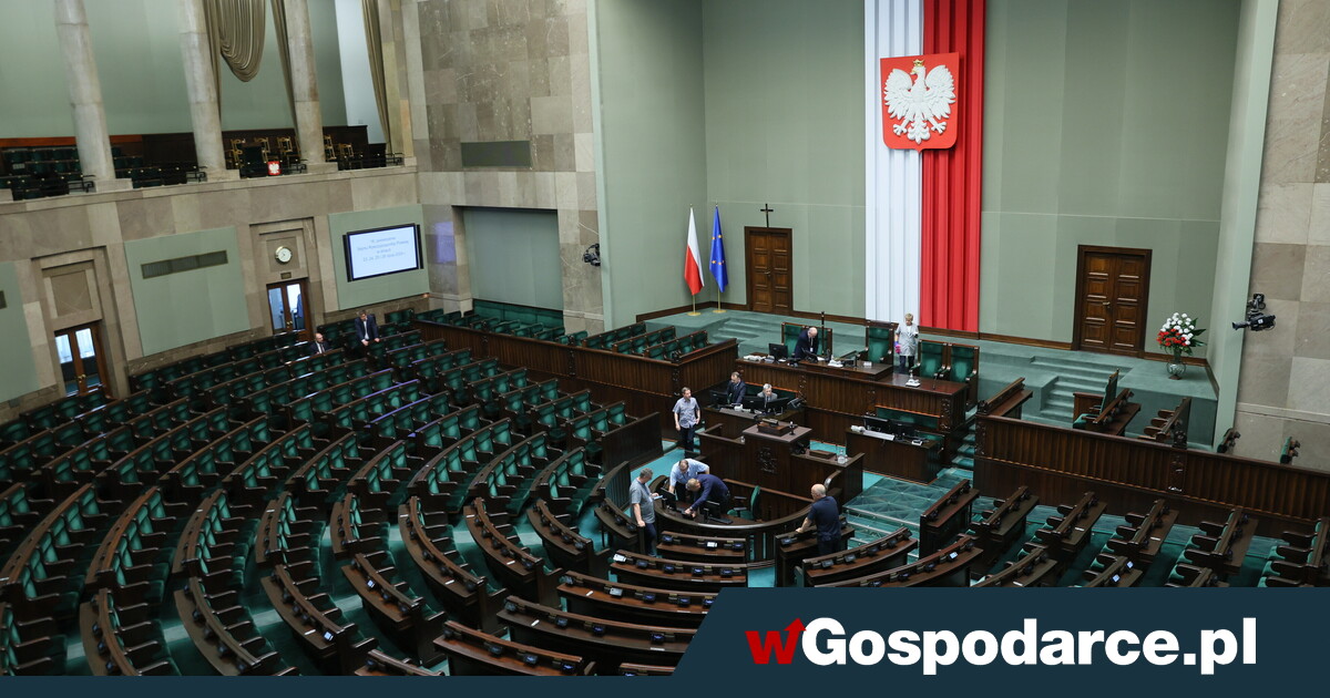 Ciche podwyżki dla posłów. Ogromne podatki dla obywateli