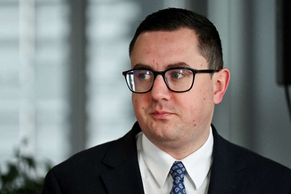 Motyka ogłasza niższe rachunki za prąd. Tylko o parę złotych