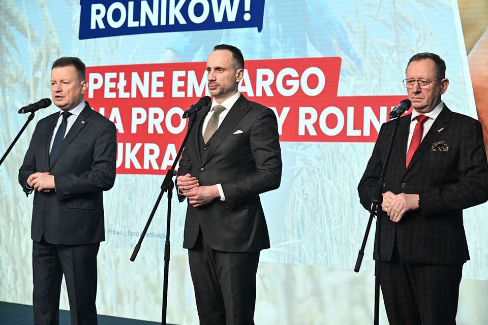 Mariusz Błaszczak, Robert Telus, Janusz Kowalski / autor: PAP/Radek Pietruszka