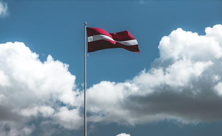 Flaga Łotwy / autor: Pixabay