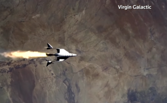 Turystyczny Virgin Galactic Bransona wykonał lot w przestrzeń kosmiczną [wideo]