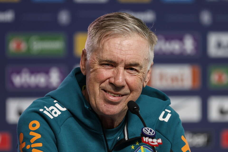 Selekcjoner Brazylii Carlo Ancelotti na konferencji prasowej  / autor: PAP/EPA