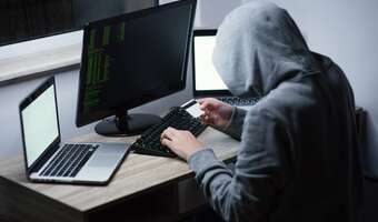 Rekordowy „wał”: dostał zwrot za 30 tys. fikcyjnych butelek