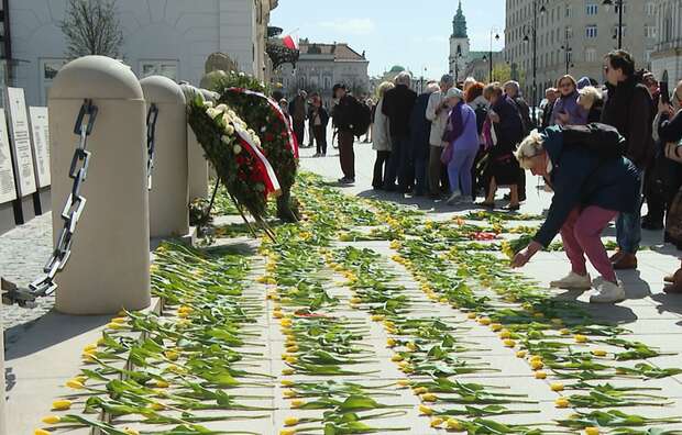 Tulipany dla śp. Marii Kaczyńskiej / autor: TV wPolsce24