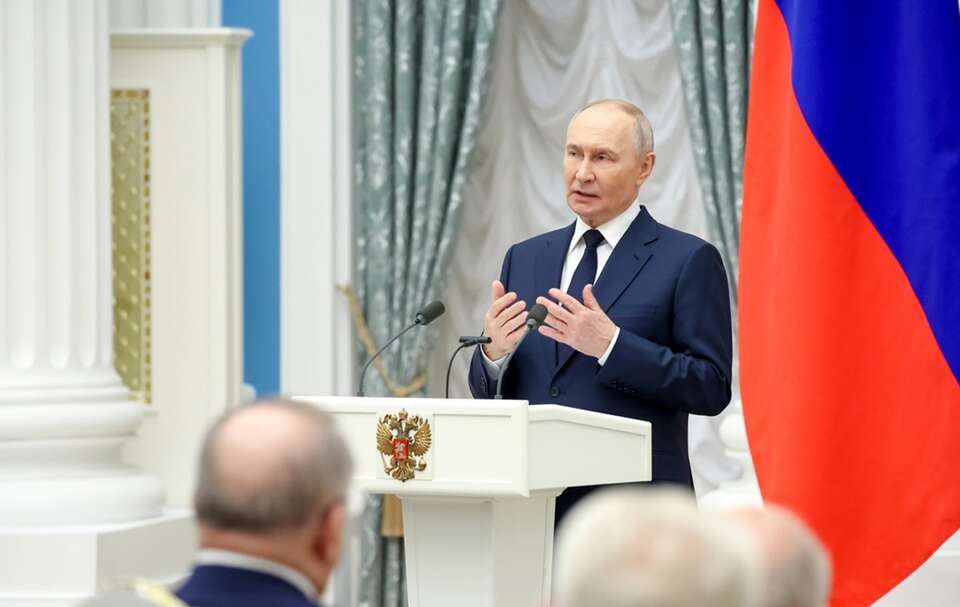 Rosyjski dyktator Władimir Putin podczas spotkania z oligarchami na Kremlu, 24 grudnia b.r. / autor: PAP/EPA/ALEXANDER KAZAKOV/SPUTNIK/KREMLIN POOL