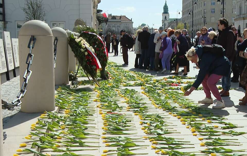 Tulipany dla śp. Marii Kaczyńskiej / autor: TV wPolsce24