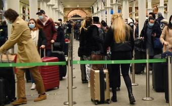 Chaos w Niemczech. Pasażerowie muszą czekać do 24 godz. na wynik testów