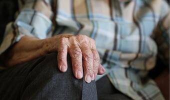 Ile kosztuje opiekunka starszych ludzi