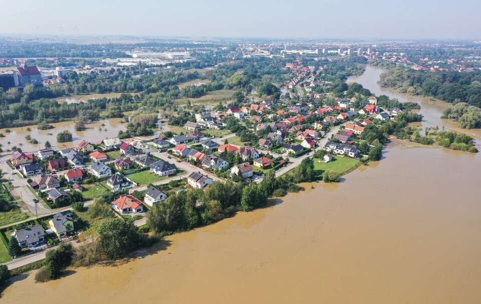 Fala kulminacyjna na Odrze w Oławie / autor: PAP/Maciej Kulczyński