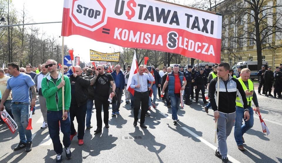 Protest taksówkarzy w Warszawie / autor: PAP/Radek Pietruszka