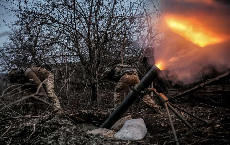 Ukraińscy żołnierze na froncie  / autor: PAP/EPA/Press service of the 24 Mechanized brigade HANDOUT