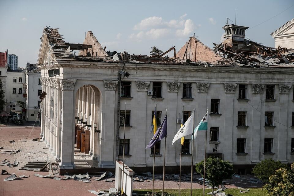 na zdjęciu zniszczenia po rosyjskim ataku na Czernihów / autor: PAP/EPA