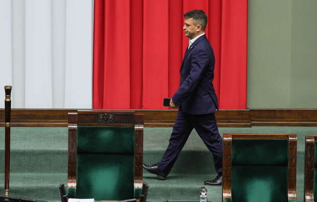 Poseł PL2050 Paweł Śliz na Sali Plenarnej w Sejmie / autor: PAP/Leszek Szymański