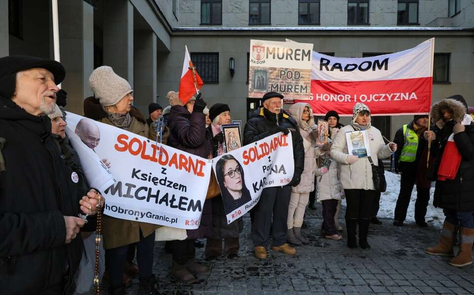 Ogromne wsparcie dla ks. Olszewskiego i byłych urzędniczek!