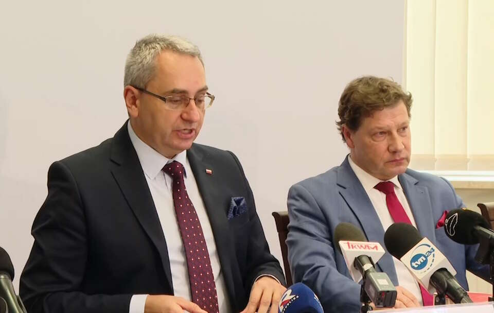 Sędziowie Piotr Schab, Przemysław Radzik i Michał Lasota ujawnili kulisy wtargnięcia prokuratorów Żurka do Krajowej Rady Sądownictwa / autor: Telewizja wPolsce24