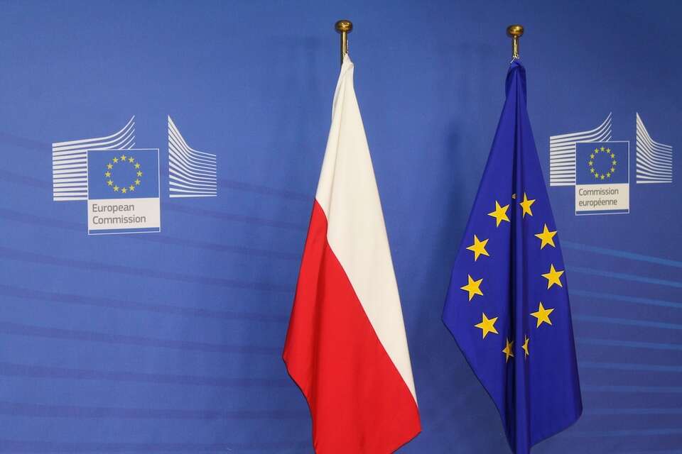 Cła na samochody z UE. Sikorski: To nie jest dobra wiadomość