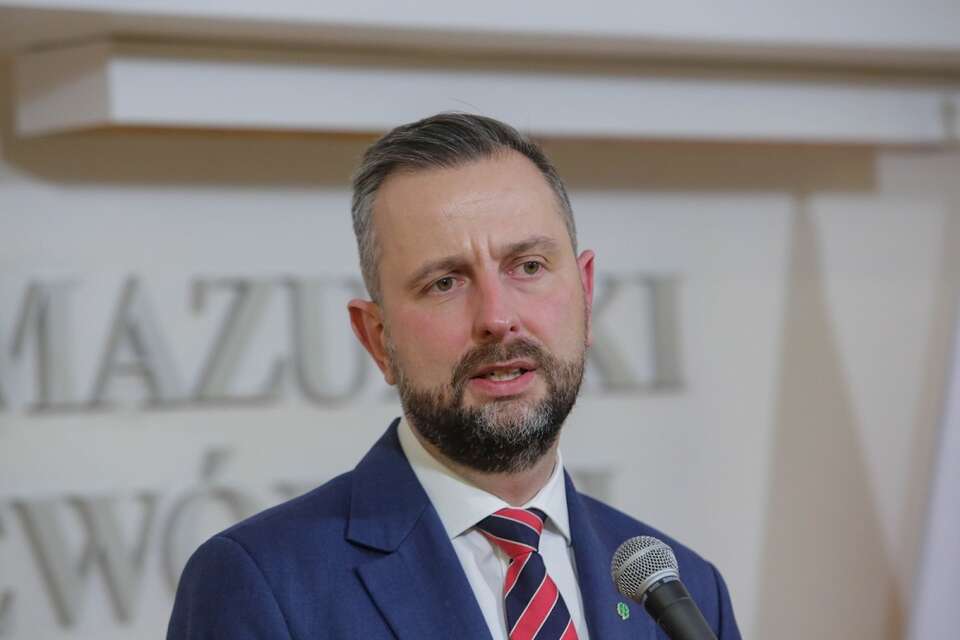 Wicepremier, minister obrony narodowej Władysław Kosiniak-Kamysz podczas briefingu prasowego po spotkaniu z przedstawicielami samorządu lokalnego oraz kadrą dowódczą służb regionu warmińsko-mazurskiego. / autor:  PAP/Tomasz Waszczuk