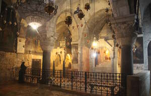 Na zdjęciu wnętrze Bazyliki Grobu Pańskiego w Jerozolimie / autor: Fratria