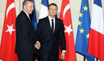 Macron szarogęsi się na arenie międzynarodowej
