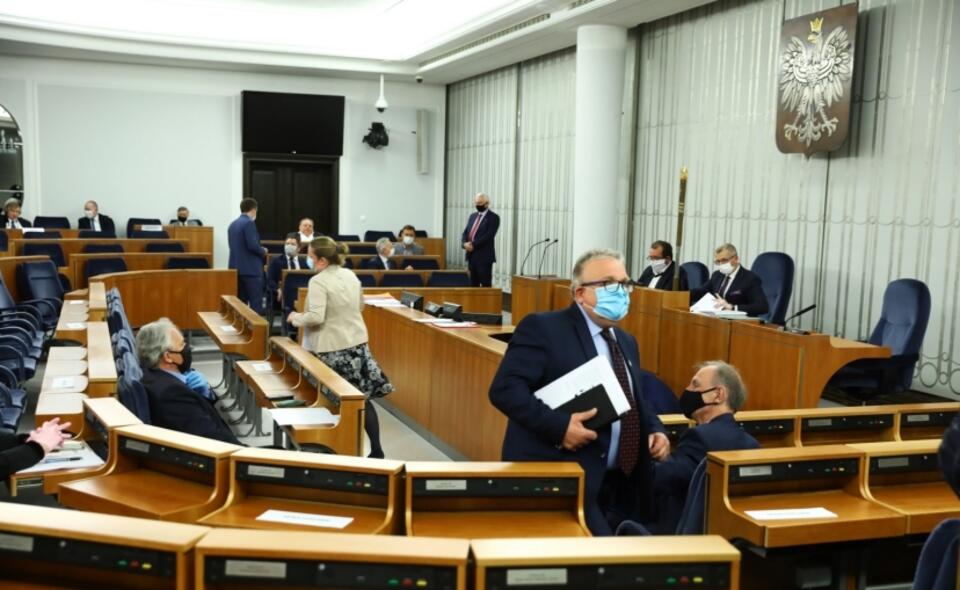 Ustawa bez poprawek Senatu / autor: PAP/Rafał Guz