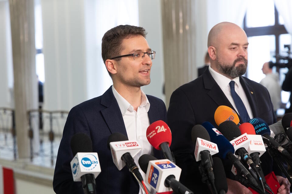 Konferencja prasowa Konfederacji - Michal Wawer i Bartłomiej Pejo (z prawej strony) / autor: Fratria