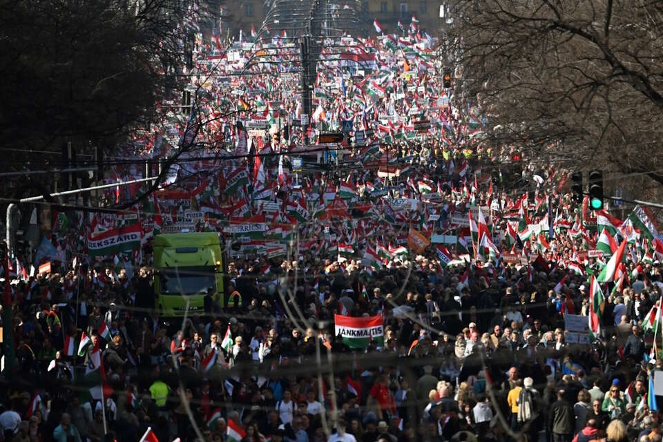 Tak wyglądał wielki marsz w Budapeszcie! Odśpiewano też "Rotę"!