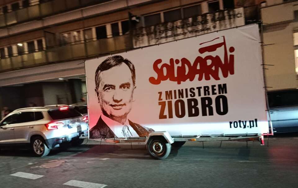 Billboardy z hasłem "Solidarni z ministrem Ziobro" w stolicy